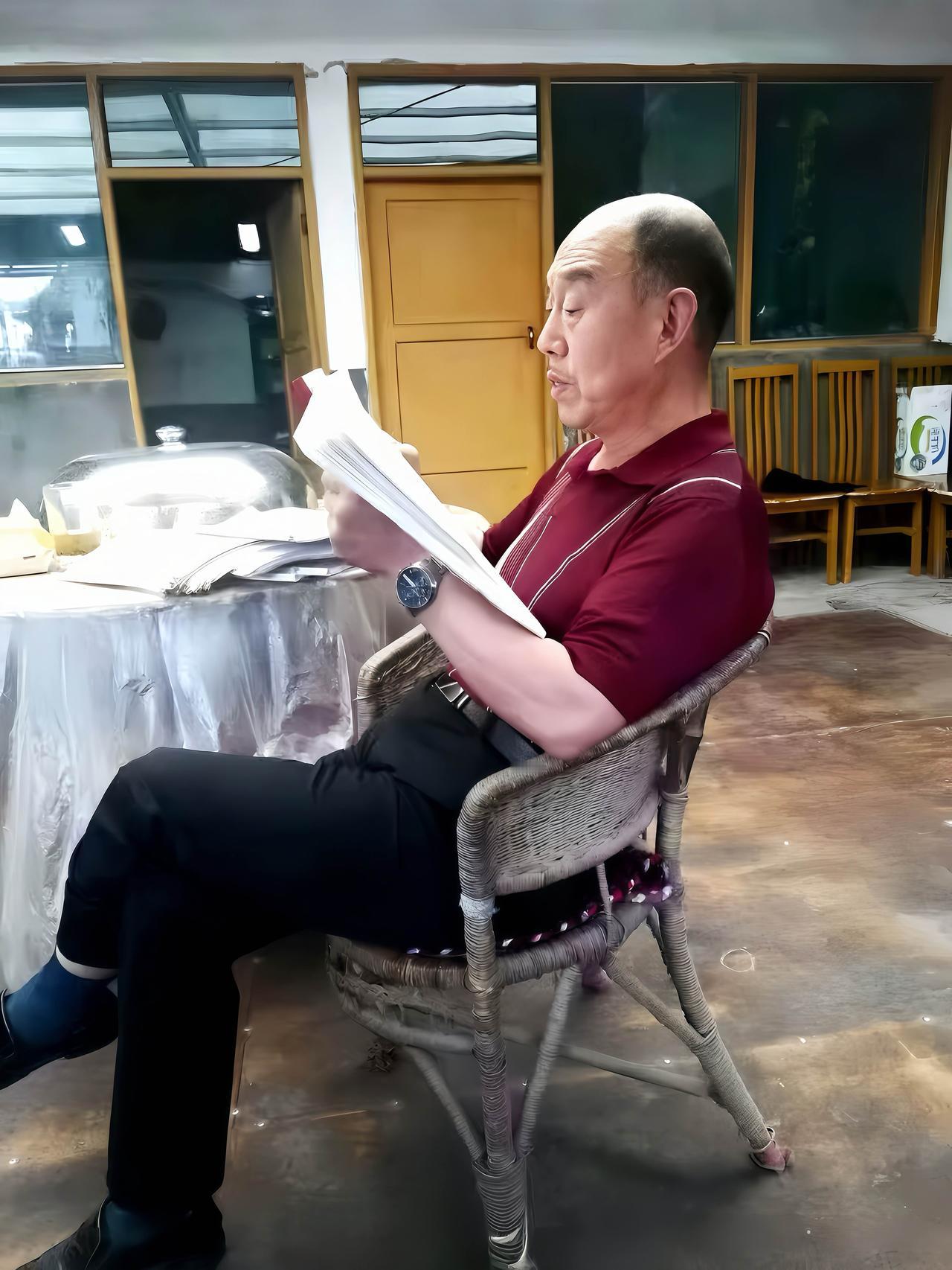 ［太赞了！阆中退休教师两首军歌从千余件作品中突围，有望登陆央视］

近日，感动中