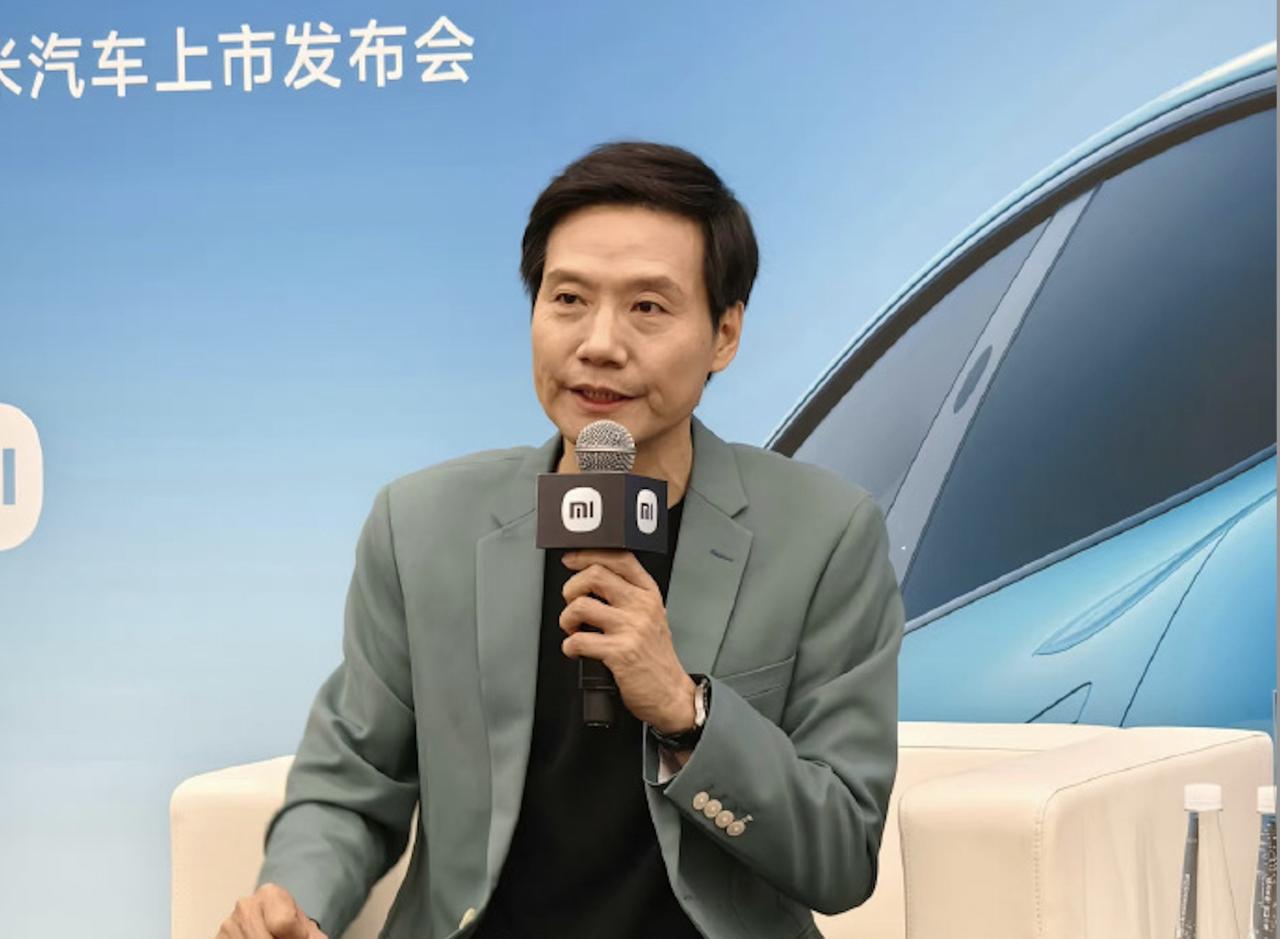 【为什么新势力品牌亏钱还要卖车？】
昨日，小米SU公布售价21.59万元起，雷军