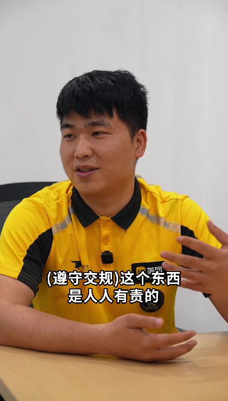 贵州黄衣服蜡染翻红 又被老祖宗的黄衣服审美硬控了谁懂啊，这件蜡染外卖服真的越看越