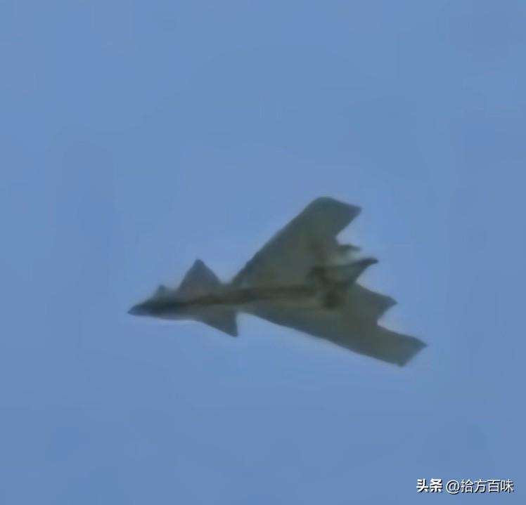 如果网上传出的这张照片就是美国的“六代机”也难免令人失望。这架战机看上去跟歼-2