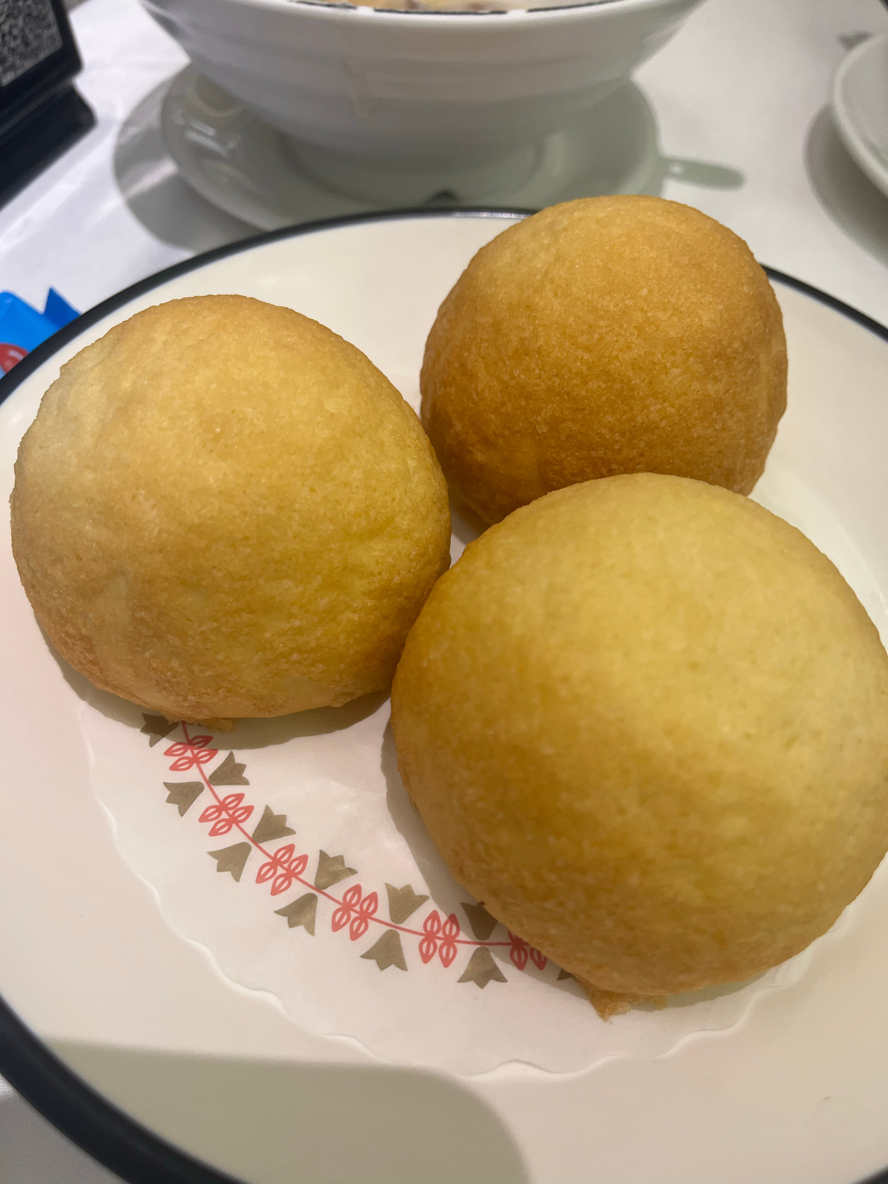 作为喝早茶爱好者来说这家红米肠可以说是我吃过最好吃的了其他品也都还不错，除了小贵