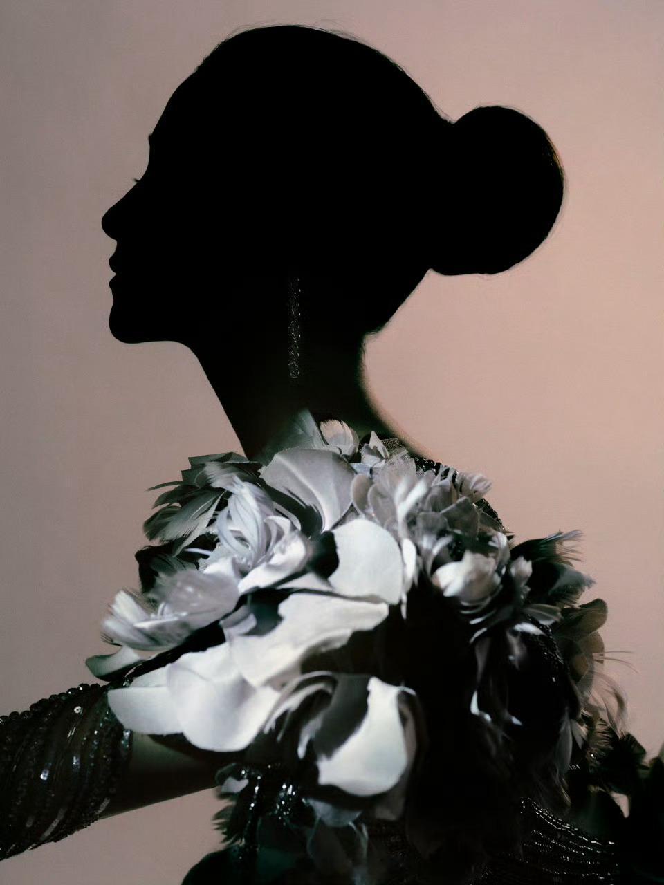 关晓彤白玉兰颁奖典礼出图了，又一套ElieSaab 2025春夏高级定制礼服，彤