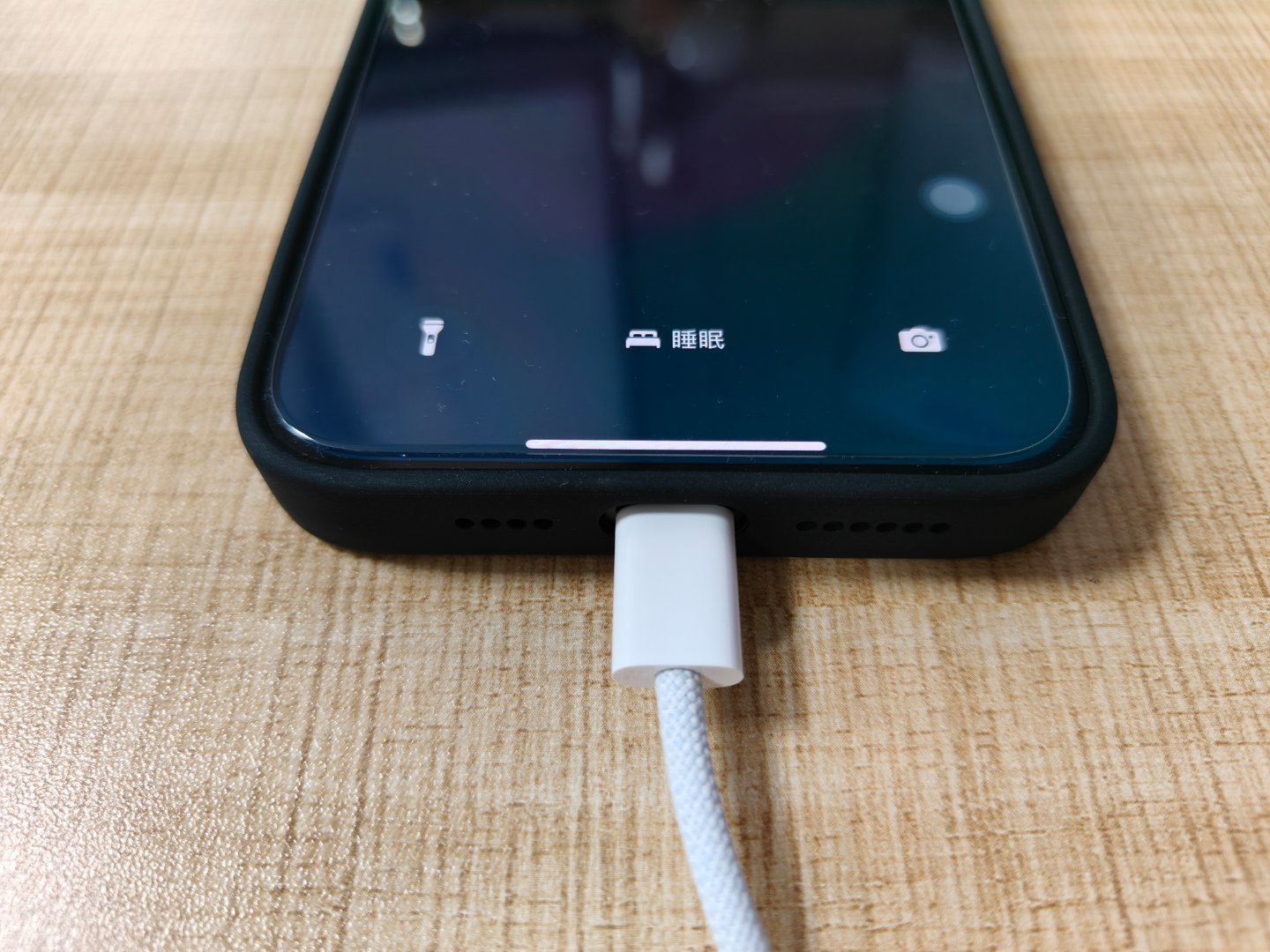 Apple真的太抠门了，配送这跟充电线竟然是USB2.0的数据传输速度，只有几十