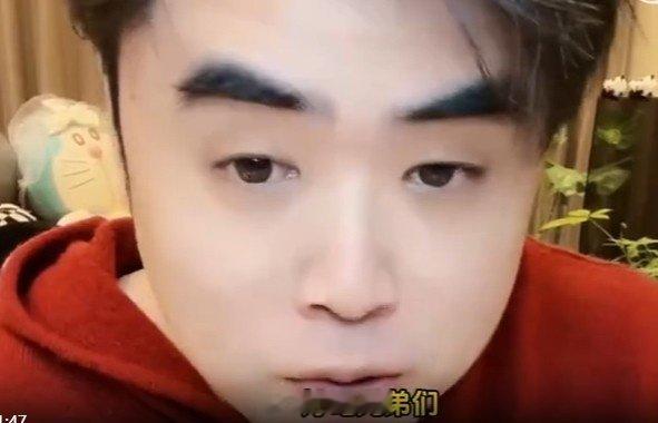 朱开的脑子应该是LPL教练中最好使的了，虽说有很多人看不上他，但并不影响人家现在