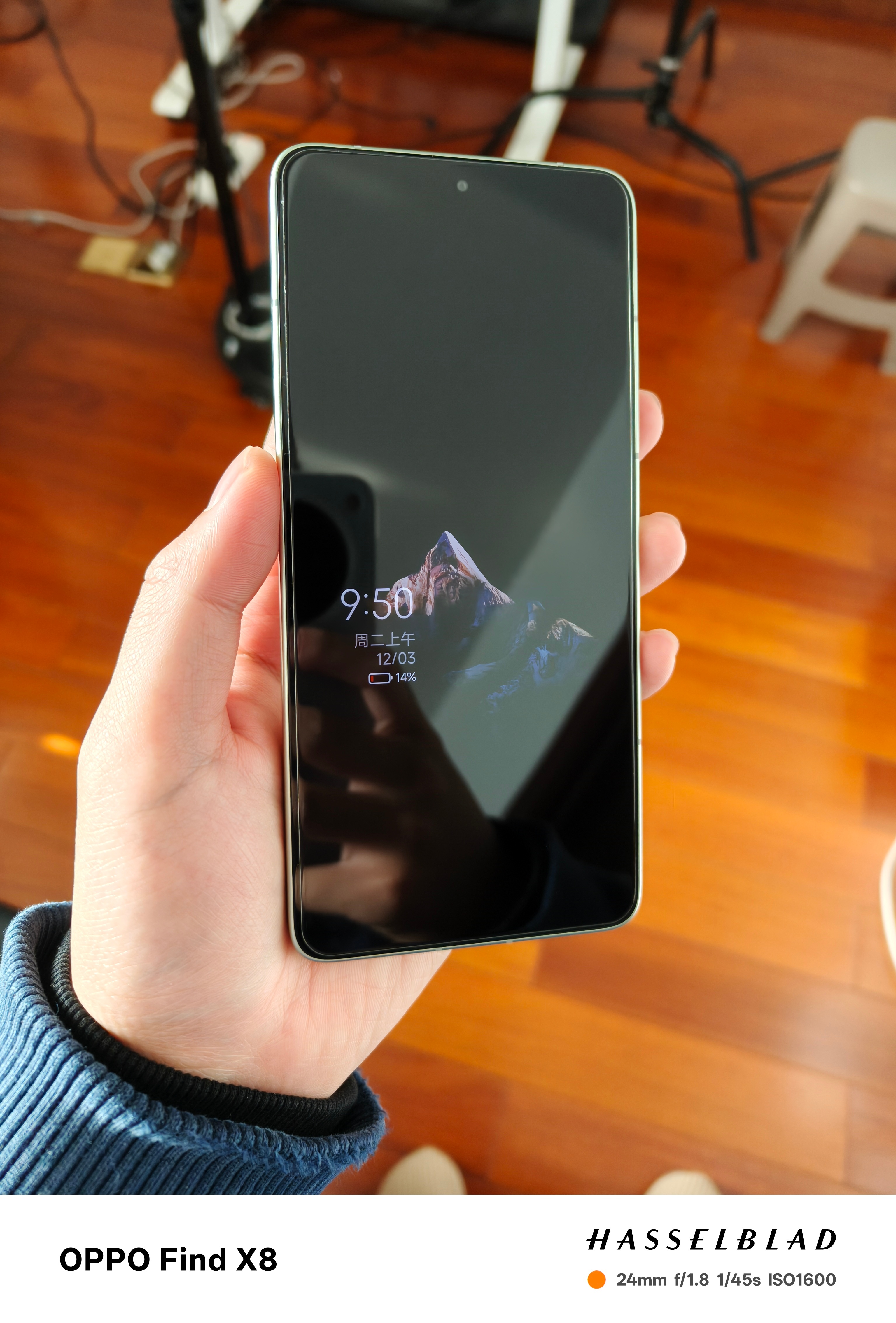 红米k80实测用爱贴贴的钢化膜不影响超声波指纹识别。爱贴贴的膜唯一的缺点就是宽度