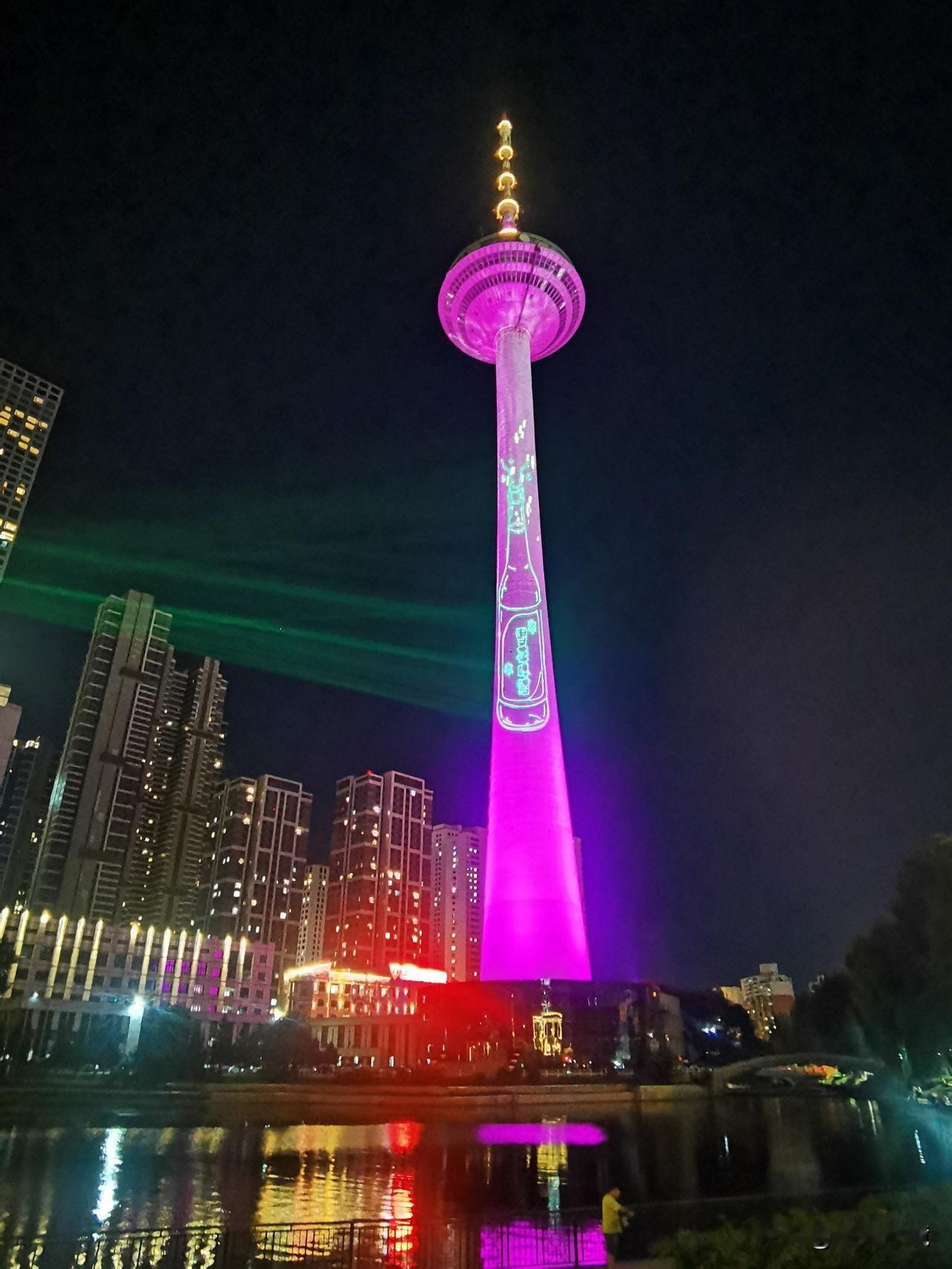 辽宁广播电视塔掠影

到辽宁沈阳游览观光，抬眼便能望见一座流光溢彩的高塔，打听后