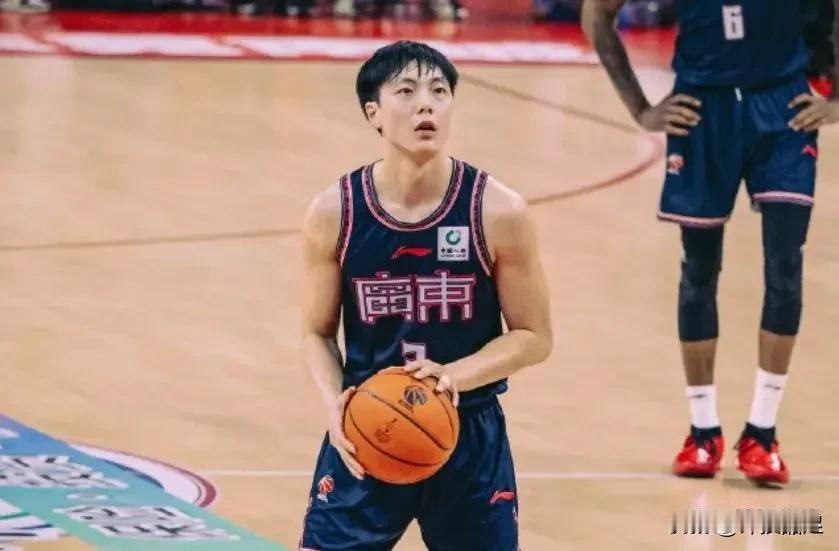 广东队今晚在主场以119：94战胜了辽宁队，取得了第三阶段的4连胜，同时也终止了