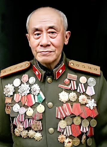 1938年，因为我军优待俘虏的政策，两个日本军官有恃无恐，竟然还敢出口辱骂我军士