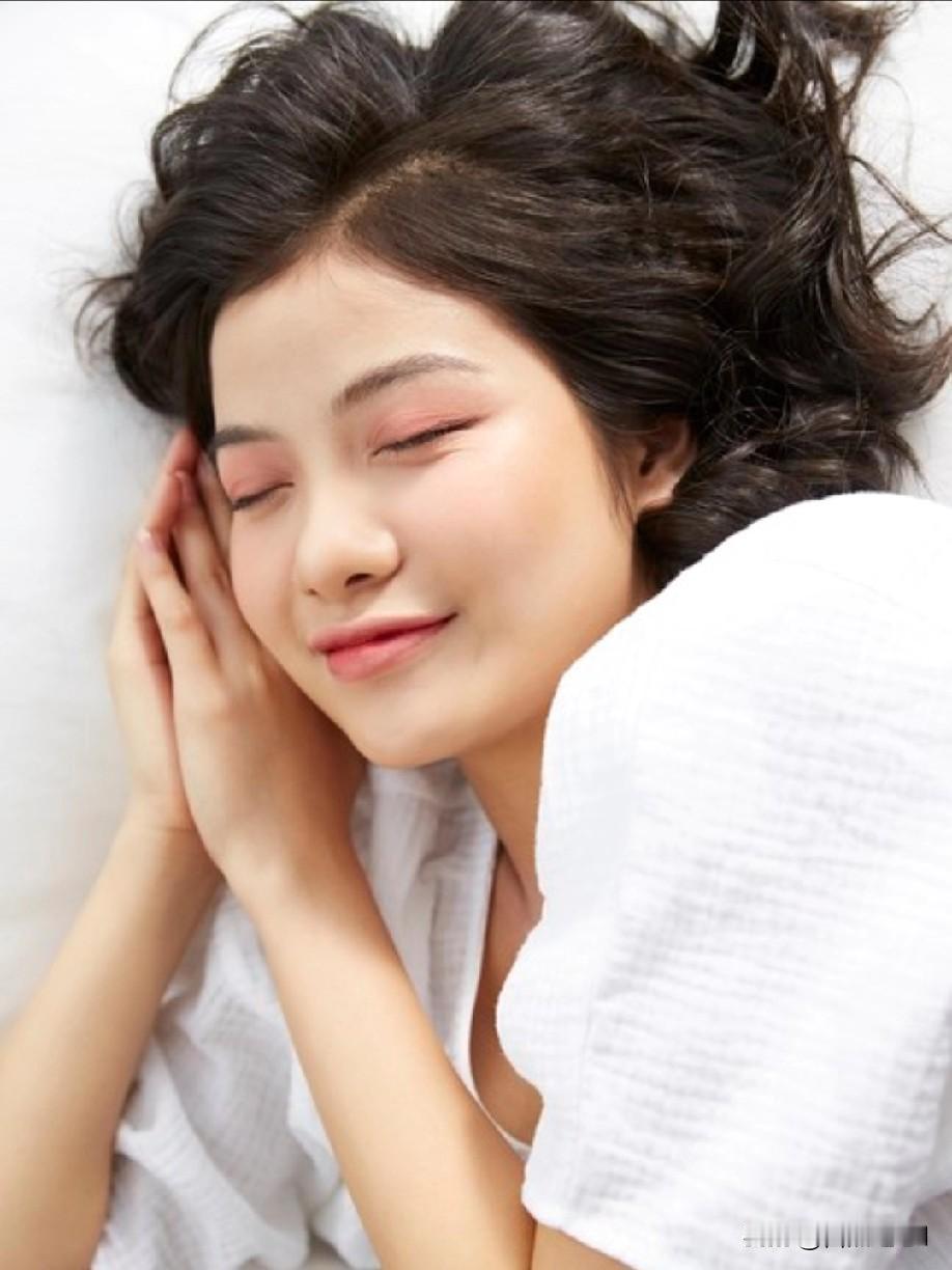 朋友夫妻俩人，
都是没苦硬吃的主：

退休后工 资合起来不少；
儿子媳妇孙子远在