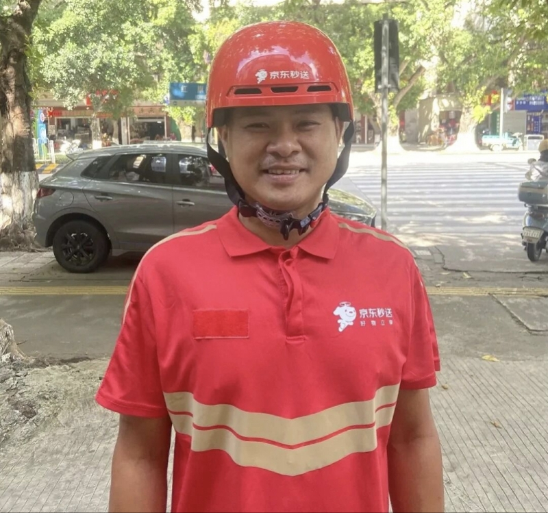 #退役消防员送外卖途中3次救火#【茂名外卖员获评中国好人！三次逆行火场上演“教科