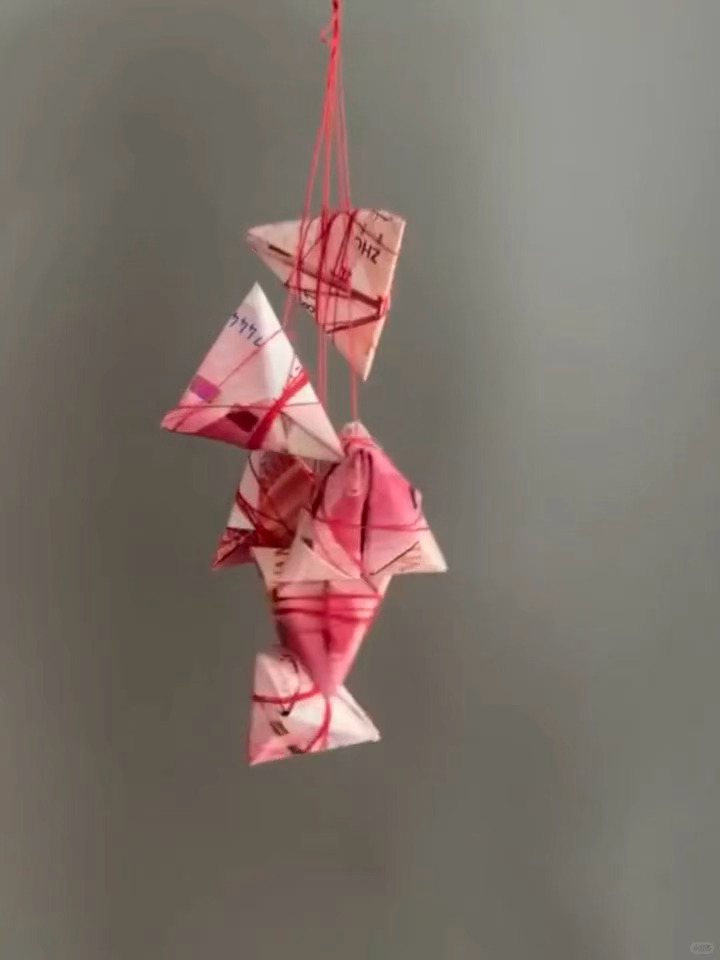 哈哈~虽然我不会折 但是有人会呀~