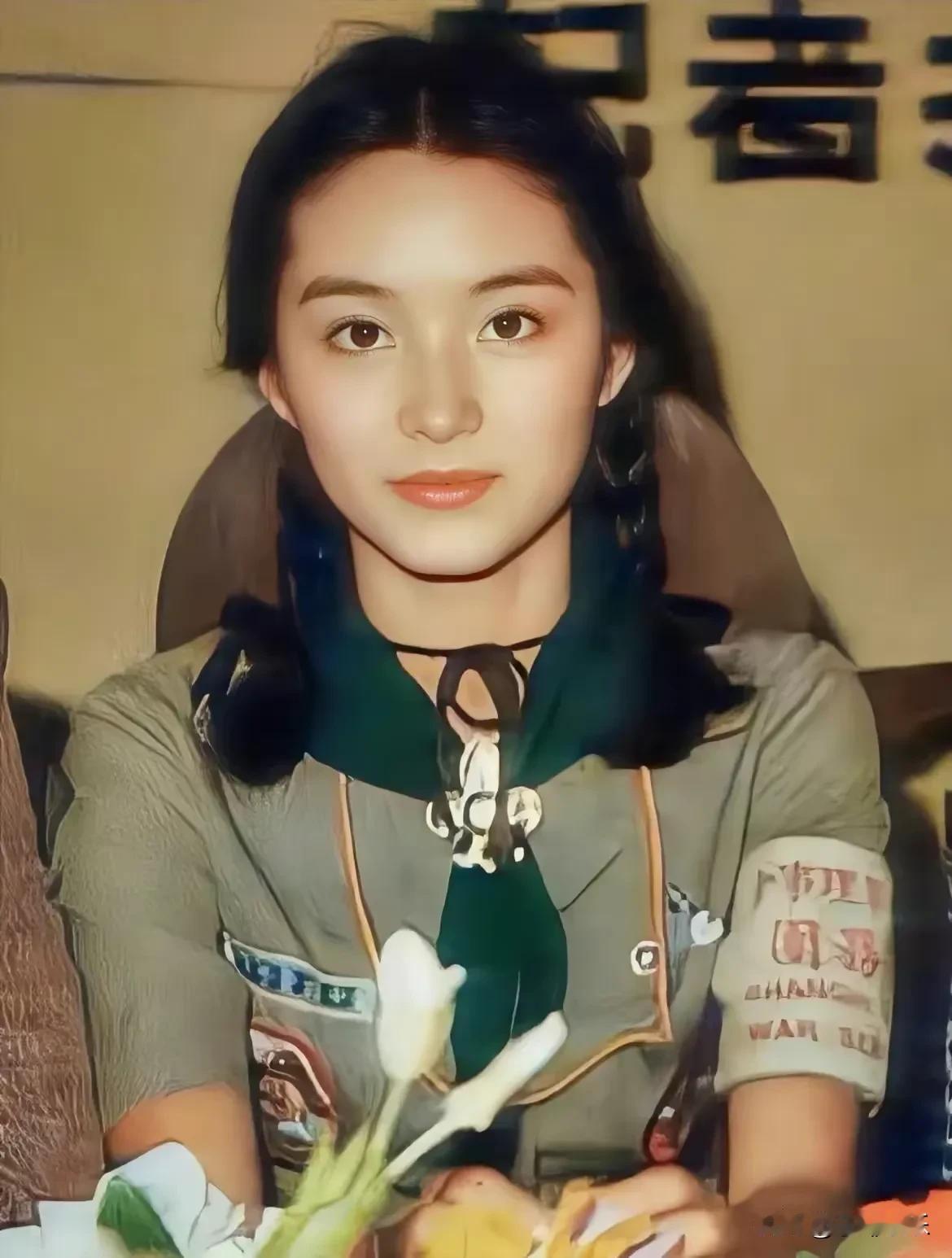 林青霞是所有女明星中最美的！她长相非常符合中国传统的美人标准，她比陈红更加漂亮。