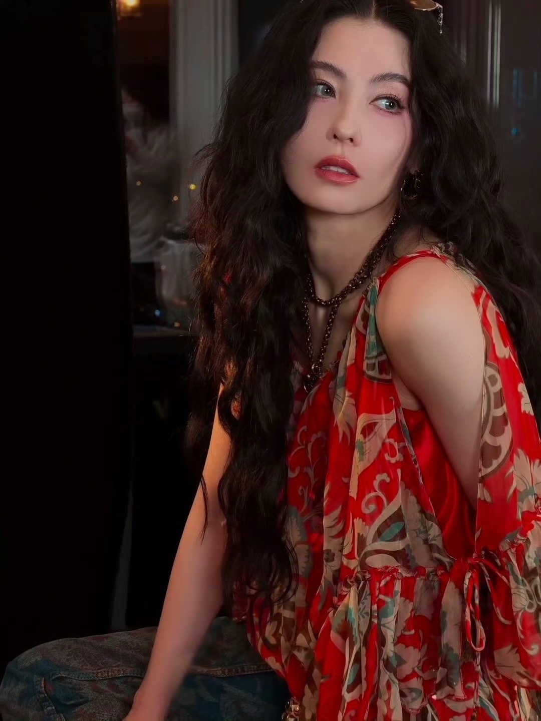 香奈儿永远不老，女神是被岁月眷顾着的，优越的骨相，时间只带给她越来越高级的气质，