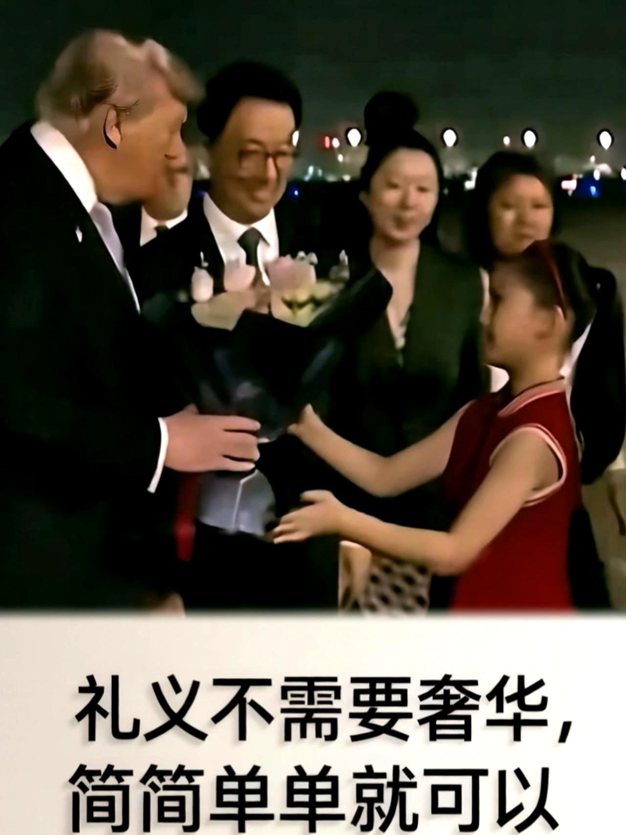 红裙一晃上热搜时，屏幕外有人说是天降好运，还拿去和林妙可那年相提并论。
可当音乐