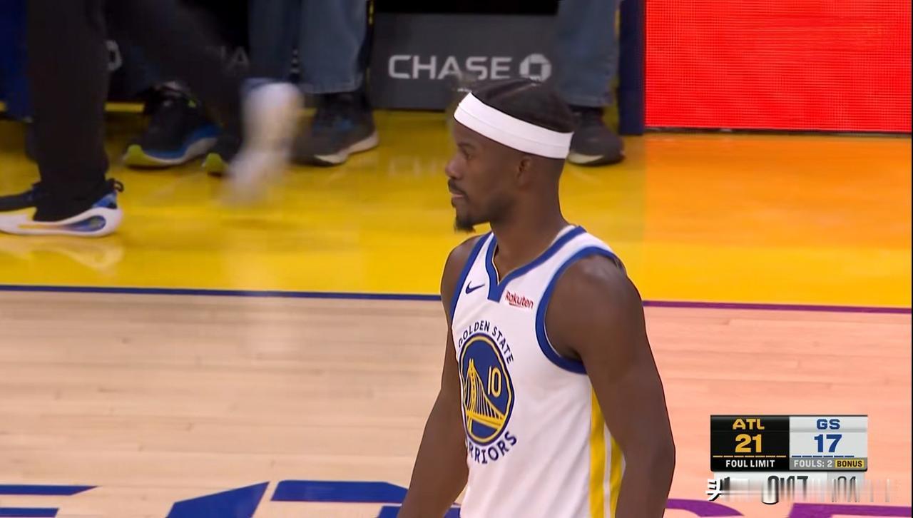 勇士超级球星巴特勒终于不装死了！在今天勇士主场迎战老鹰的比赛中，目前双方半场战罢