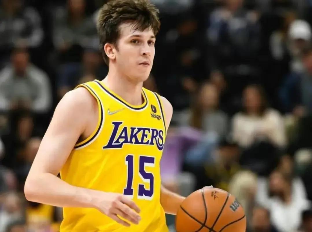 小里弗斯换字母？根本不可能
首先薪资根本不匹配，小里年薪不到两千万，字母哥五千万