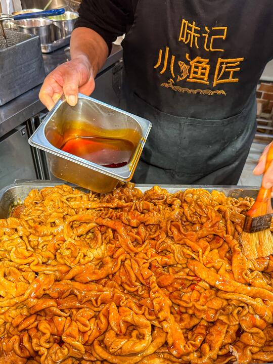 本地人扎堆来吃的肥肠鱼火锅！！巨好吃！