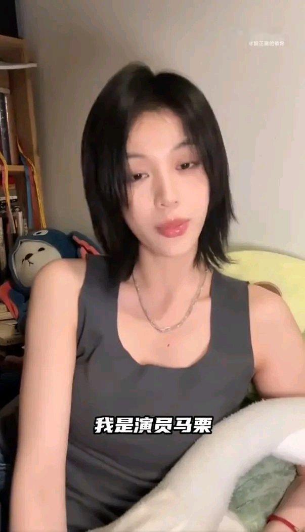 演艺圈本来就是一个名利场，很多明星是各种力量捧起来的。当然，个人的形象和演技等也