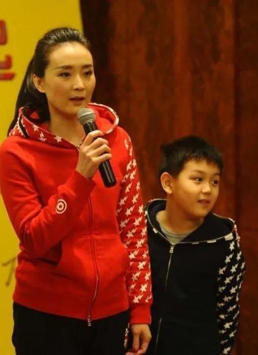 为什么那么多人喜欢她？她看起来很漂亮，就是有点显老气，可粉丝从来没有缺失对她的喜