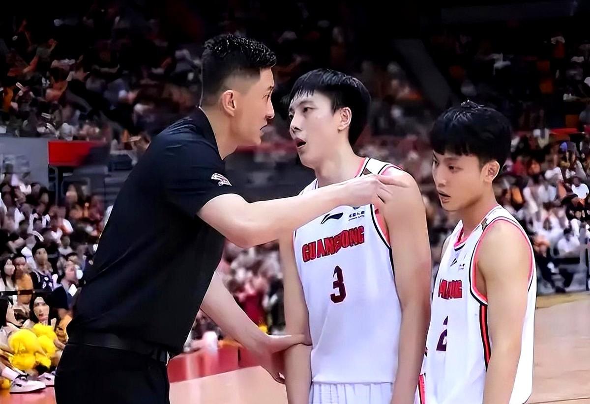 广东宏远季后赛真敢变，杜锋这手腕不服不行。

焦泊乔状态不佳，杜锋立马就调整。季