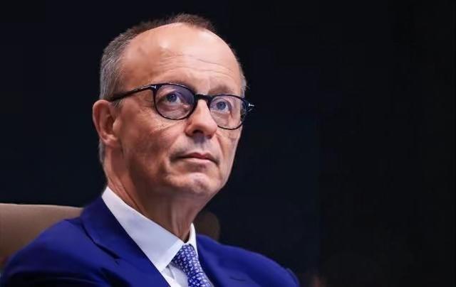 头一回！德国总理默茨表态要参与乌克兰潜在停火保障，但明确不向乌派兵，和英法不一样