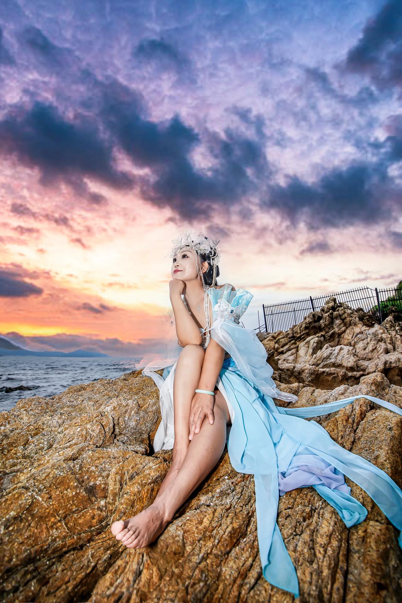 大海靓女相映成
#海边的姑娘真美# 
#北海人鱼姬写真# #海边美图放送# 
#