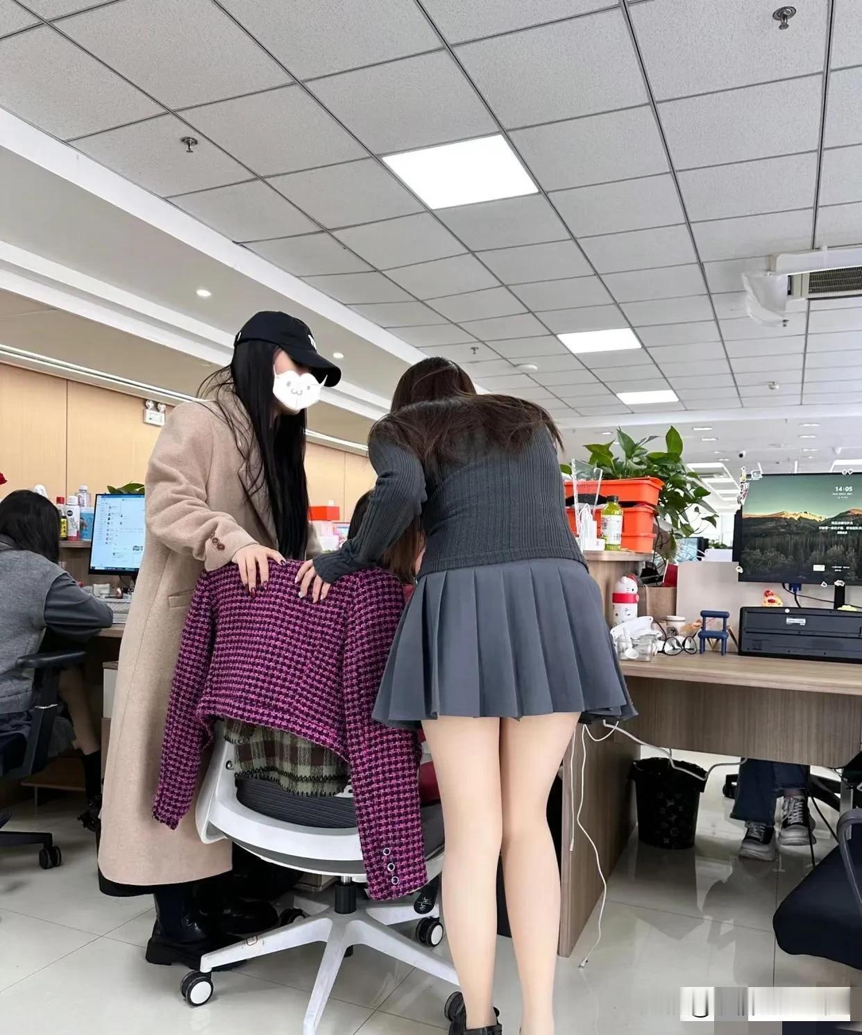 办公室女神，优雅大气