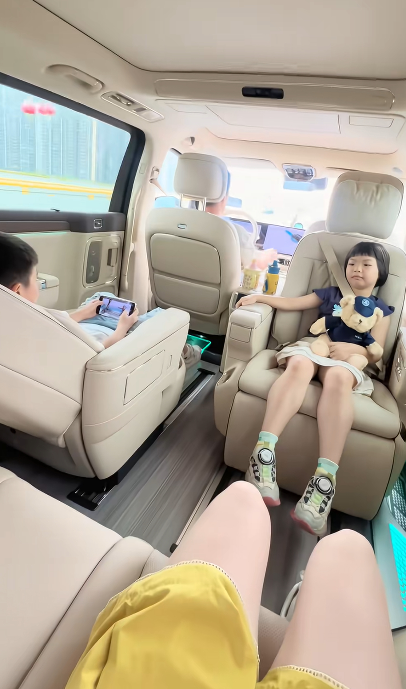 为了给爹品牌宣传，拿自己孩子的安全开玩笑 