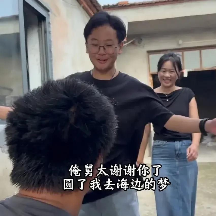 宁宁出去一趟真的变了

宁宁这次主动带妙妙了，还做起家务来。周敏要带悠悠和硕去海