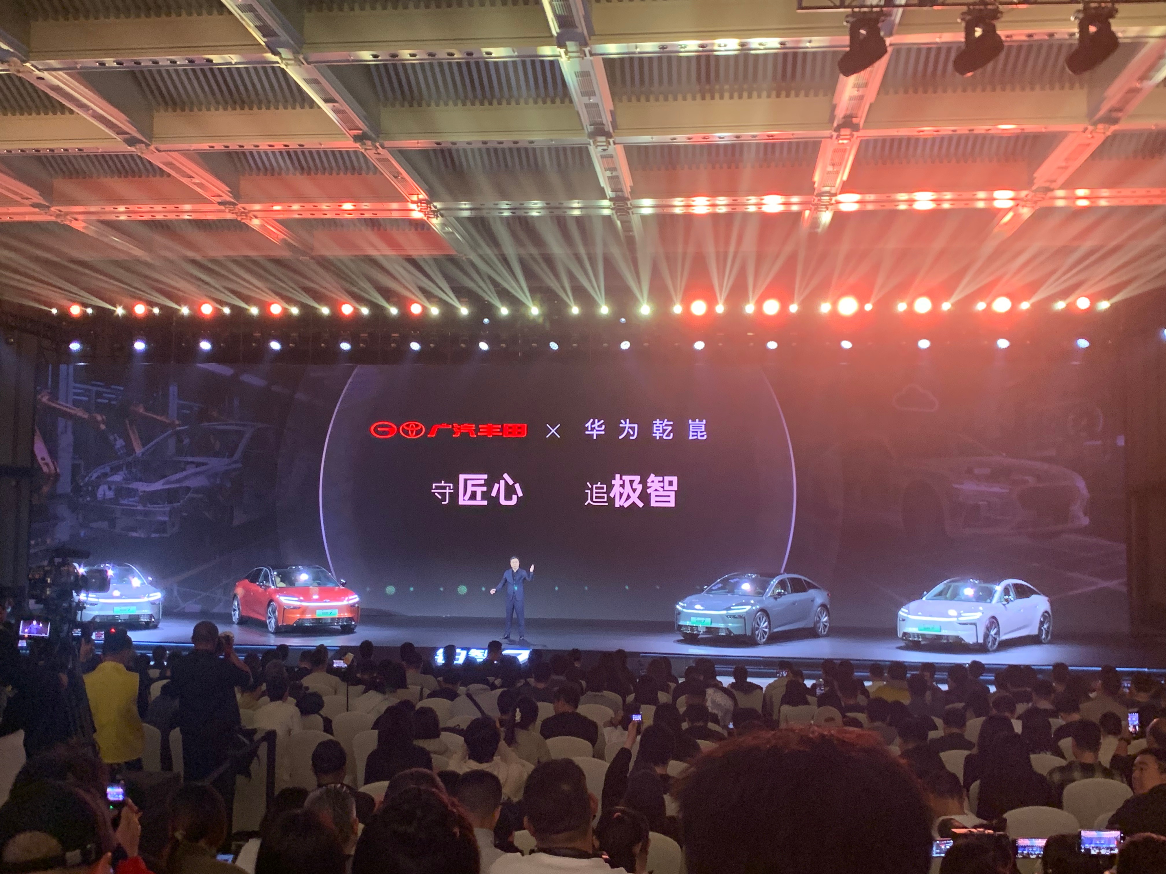 铂智7宣布保留关键实体按键 3月5日，铂智7正式开启预售，预售价为15.68万起