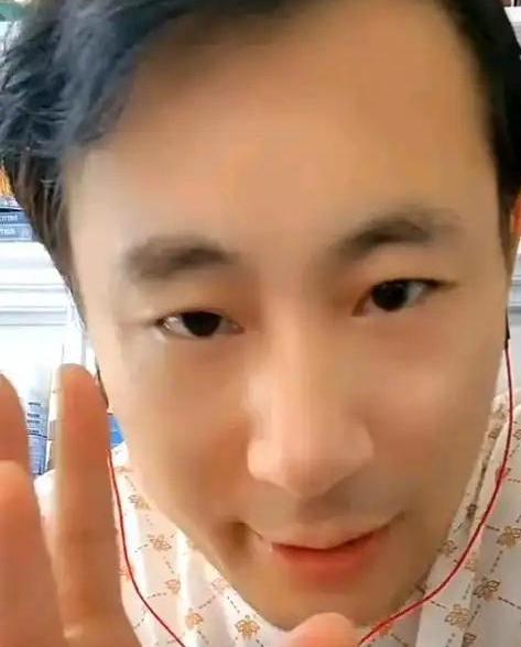 良言一句三冬暖！
老汤一番规劝，句句提醒臣，再往前冲只会沦为最被动的炮灰。

核