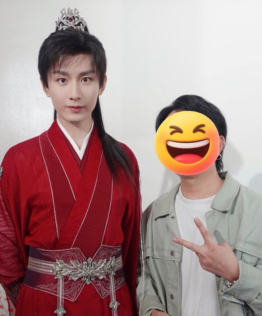 捡到一些李相夷 /李莲花的合照，是谁羡慕了，成毅亲签合照我都没有