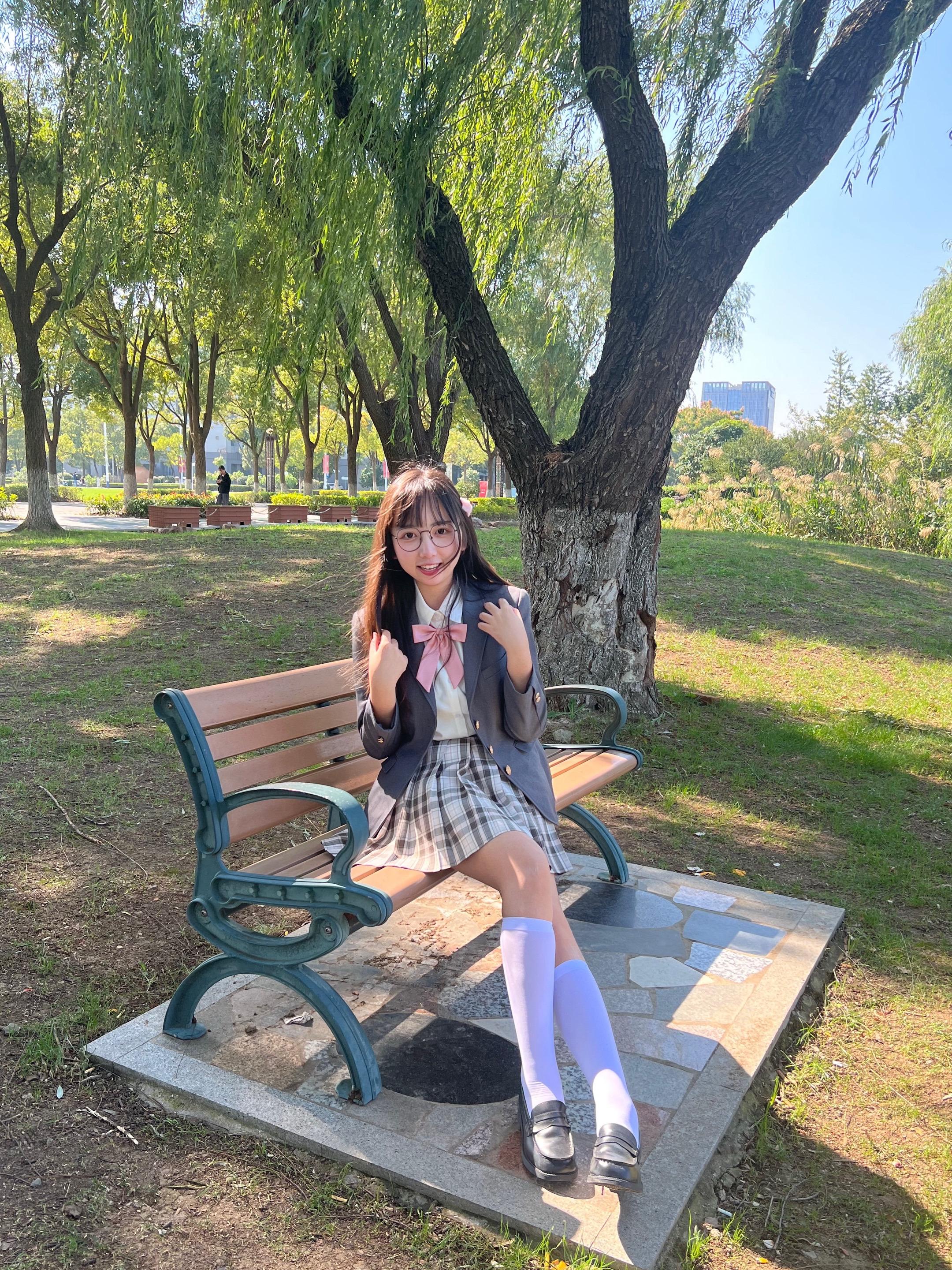 长这么漂亮又阳光明媚很难不自恋。关键是还如此灵魂有趣还善良 待人真诚礼...