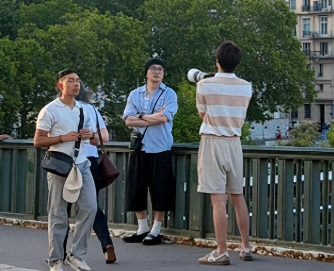 苏有朋巴黎男装周造型翻车，网友：不报名字谁看得出是苏有朋！ 