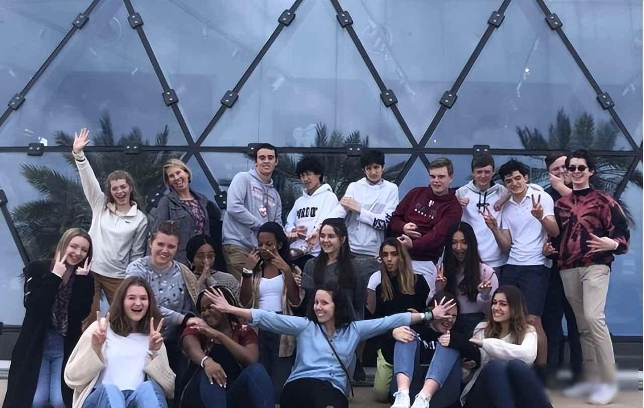 中美俄开始醒悟！真正吸血的是欧洲人，如今他们终于要还债了
欧洲人过去的日子过得挺