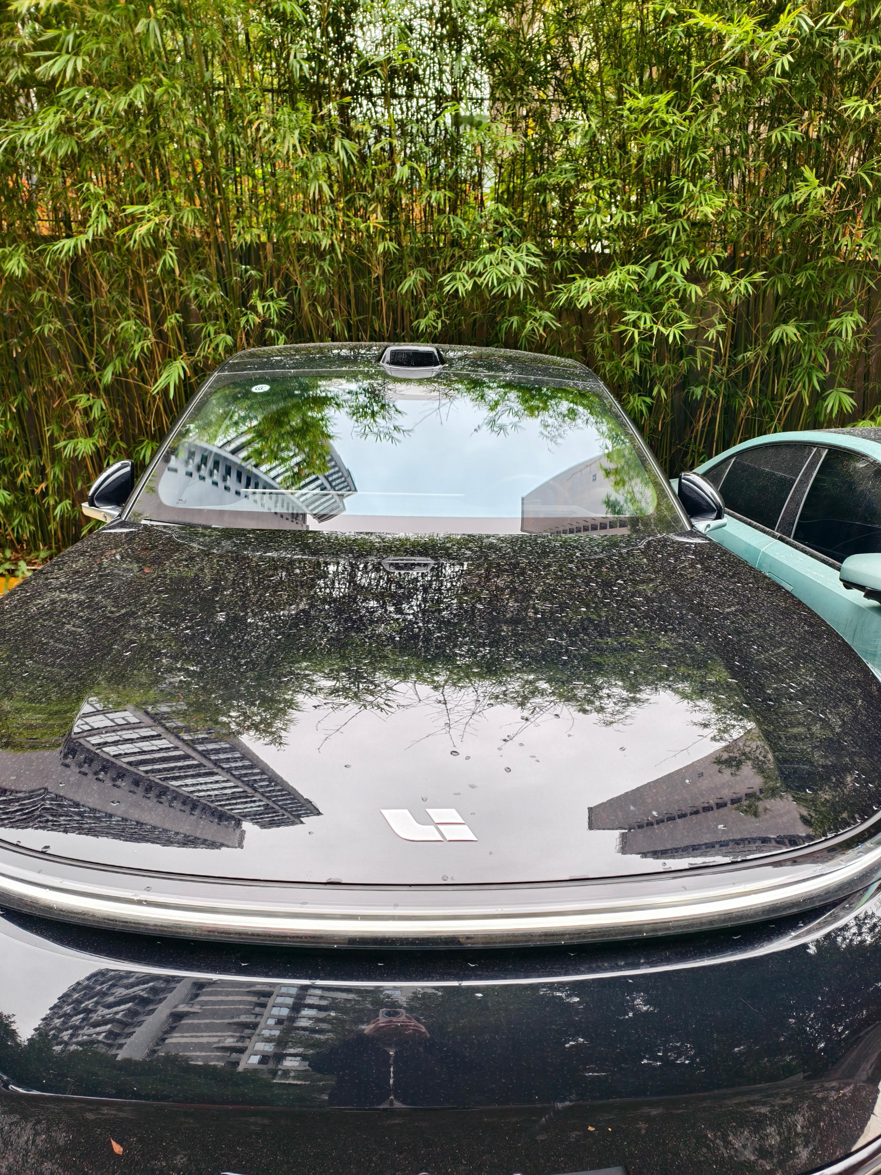 洗车必下雨！！！家人们，三亚也有这么大灰[允悲] 