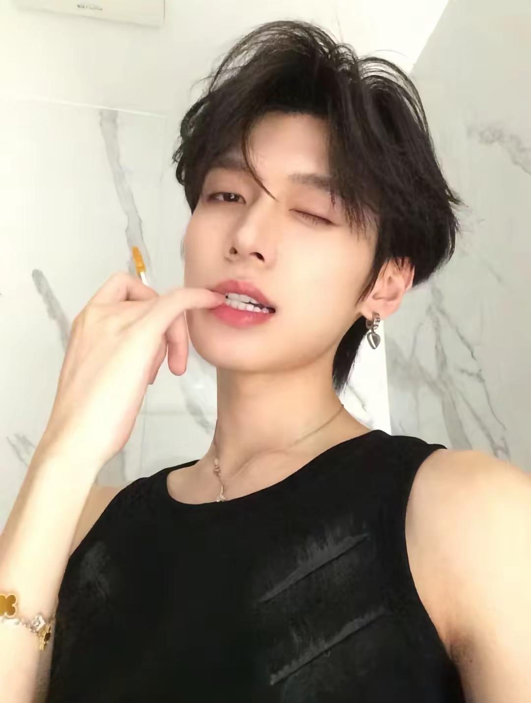 天塌了哥哥顶着，床塌了也有哥哥顶着@孙恩盛 孙恩盛 帅哥