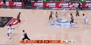 山东高速老将高诗岩真是太聪明了！在今天山东高速客场挑战南京天之蓝的比赛中，当时比