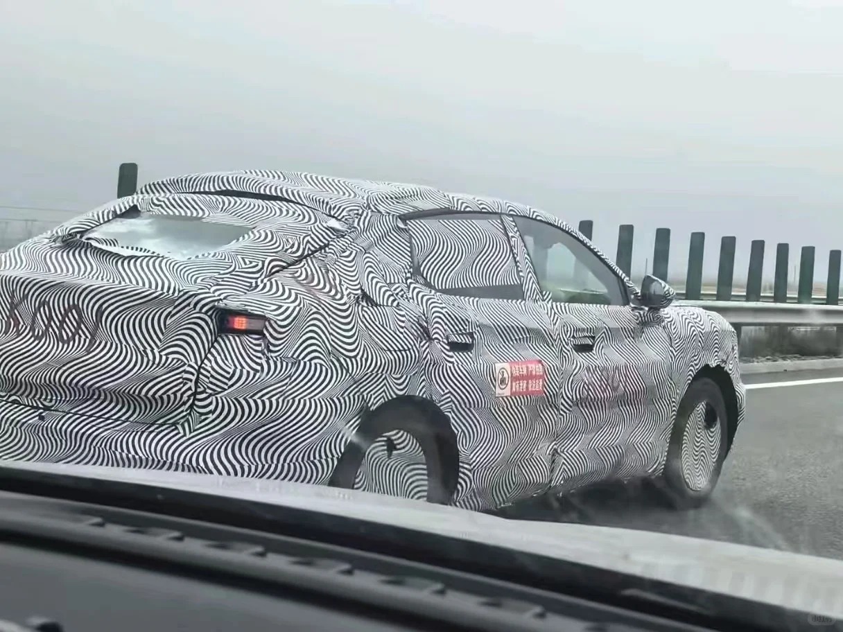 疑似一款小鹏的SUV 谍照。大v聊车 ​​​