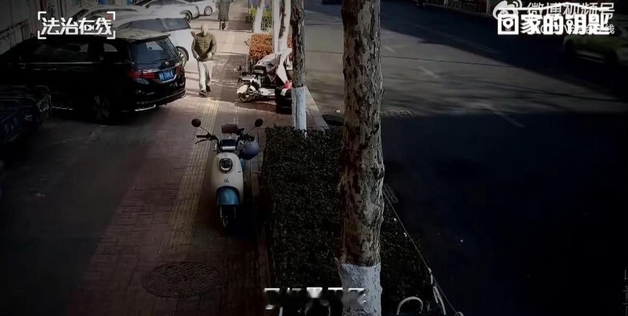 谁懂老人走失家属的崩溃瞬间 家里有老人的，都会担心出去以后会找不到回家的路，而走