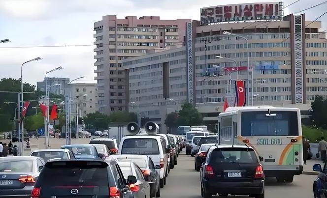 金正恩这次开会定下的新规矩，估计让美韩两家后背发凉。平壤不仅彻底撕了旧剧本，还要