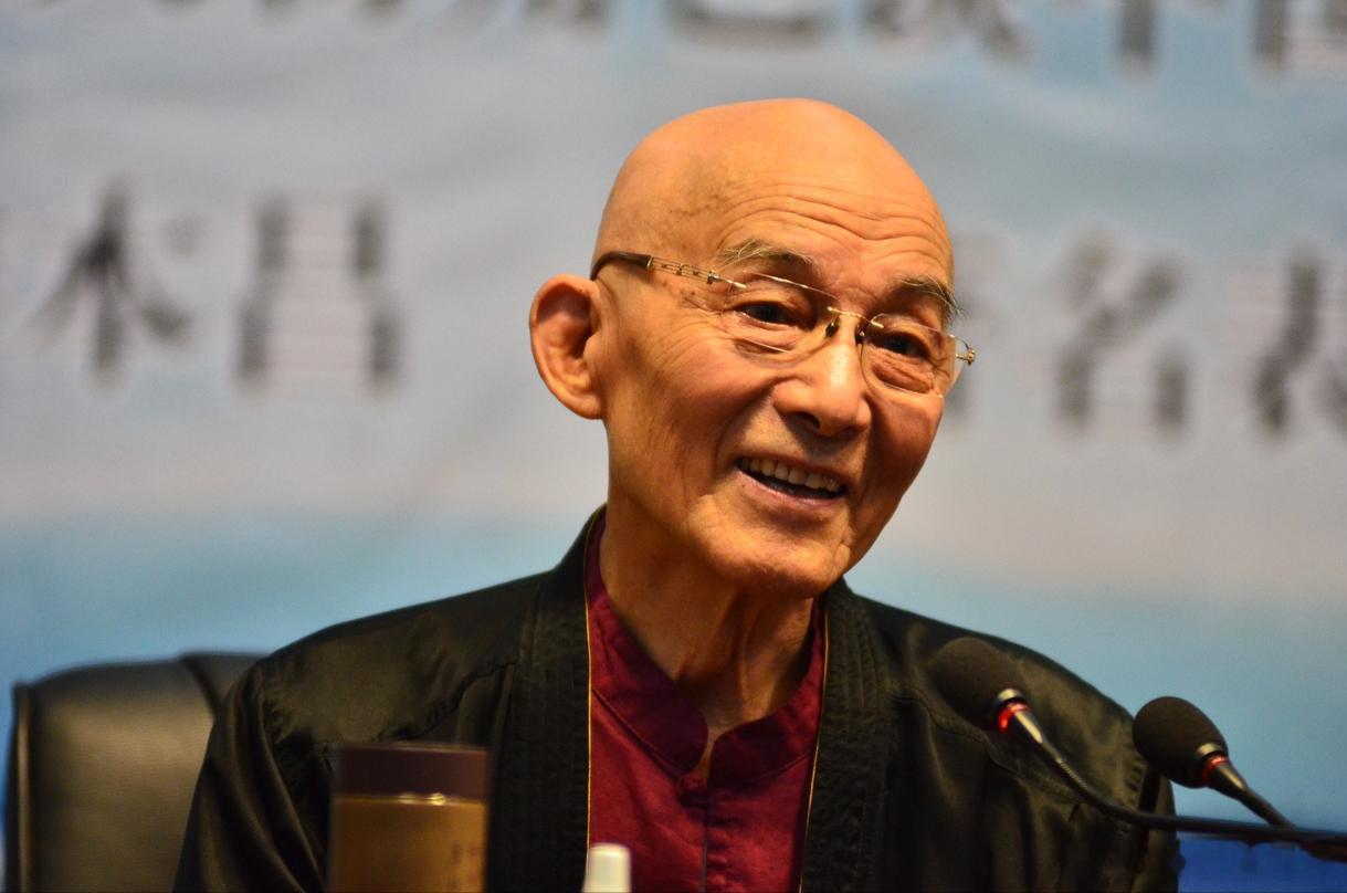小时候，嘴里哼着“鞋儿破、帽儿破……拿把破蒲扇模仿游本昌版的济公，这些人现在至少