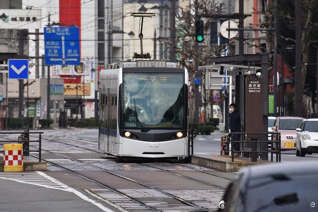 期权日记 周四上海回暖。经过昨日的暴力反弹，沪深两市持续向下的预期算是被扭转了。