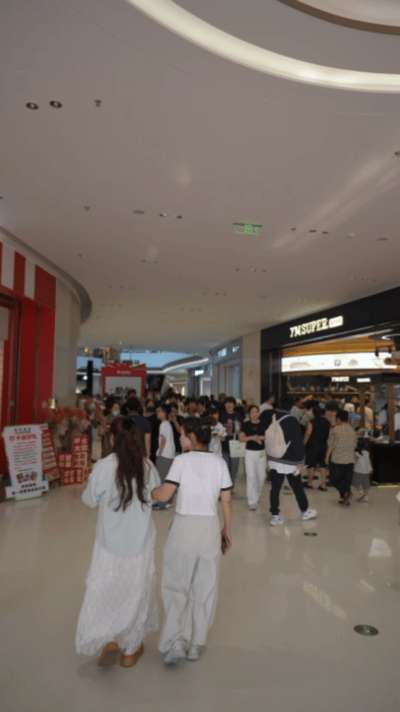 衢州龙游新晋潮流打卡地标衢州龙游迎来夏日赛博烟花衢州龙游全新一站式商场重磅开业，