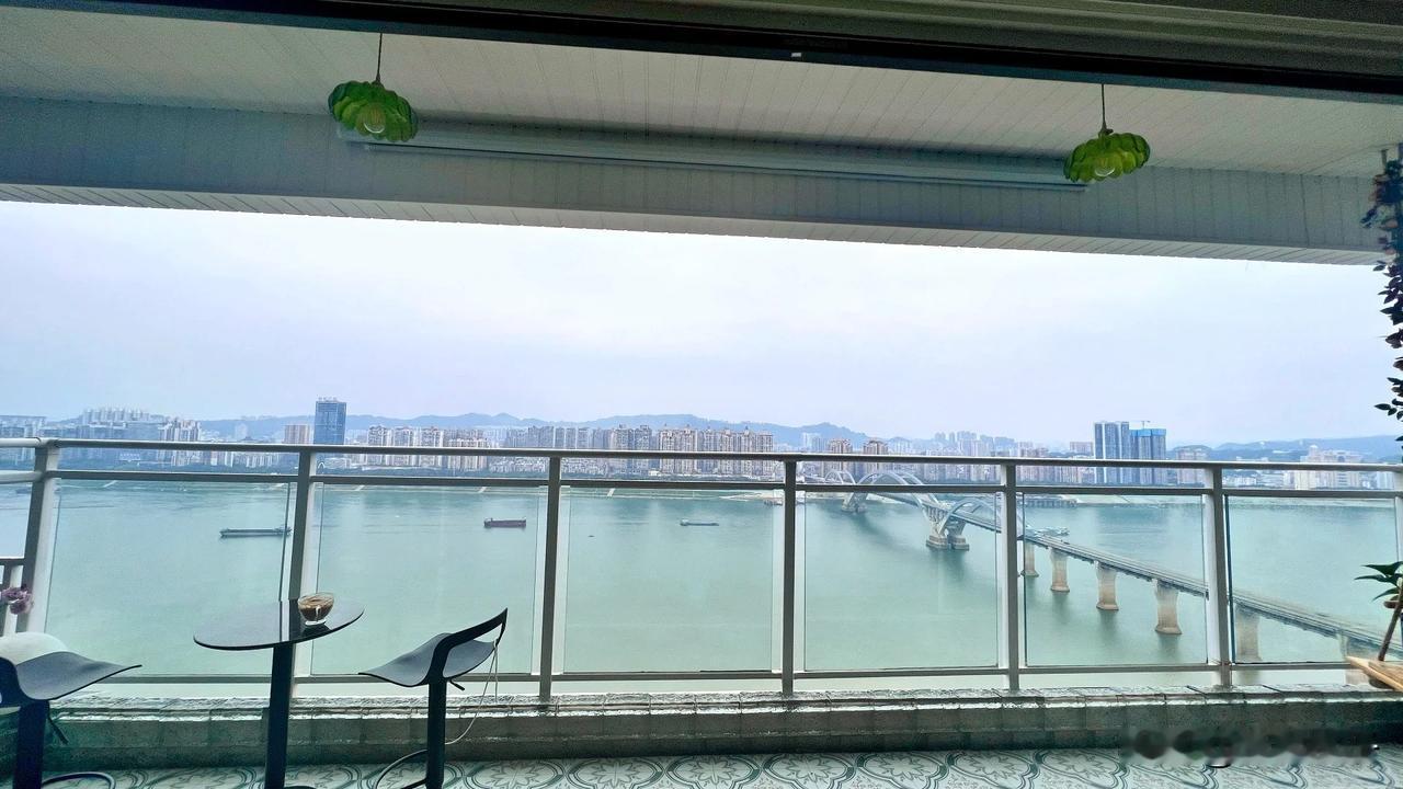 朋友都说我疯了，为了一个阳台买了一套房

但是房子的价值不就在于此吗？
难道有人