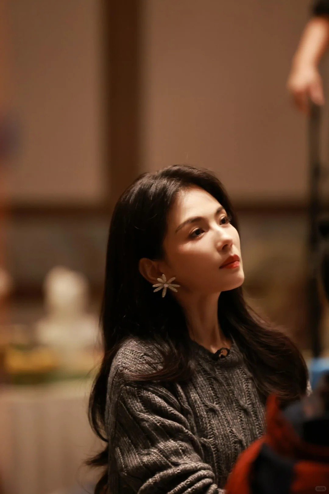 张伦硕摸刘涛屁股无限超越班全程沉浸式吃瓜！铃声一响立刻闪现贴贴，一边拥抱刘涛一边