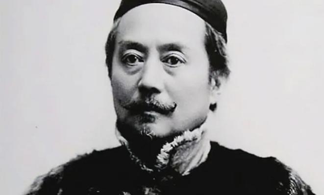在上世纪20年代，北京大学的校园内，辜鸿铭脑后那根焦黄的小辫子，是校园里一道独特