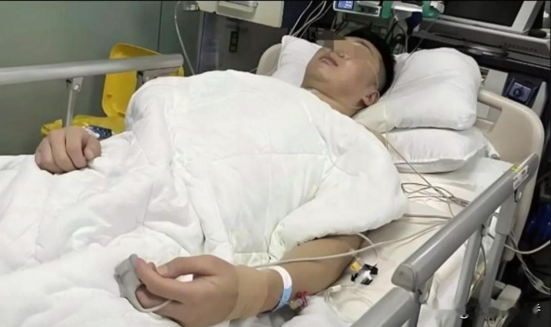 ICU最艰难的抉择：
脑干大出血，家属
放手到底算不算狠心？
 
医院急诊走廊，