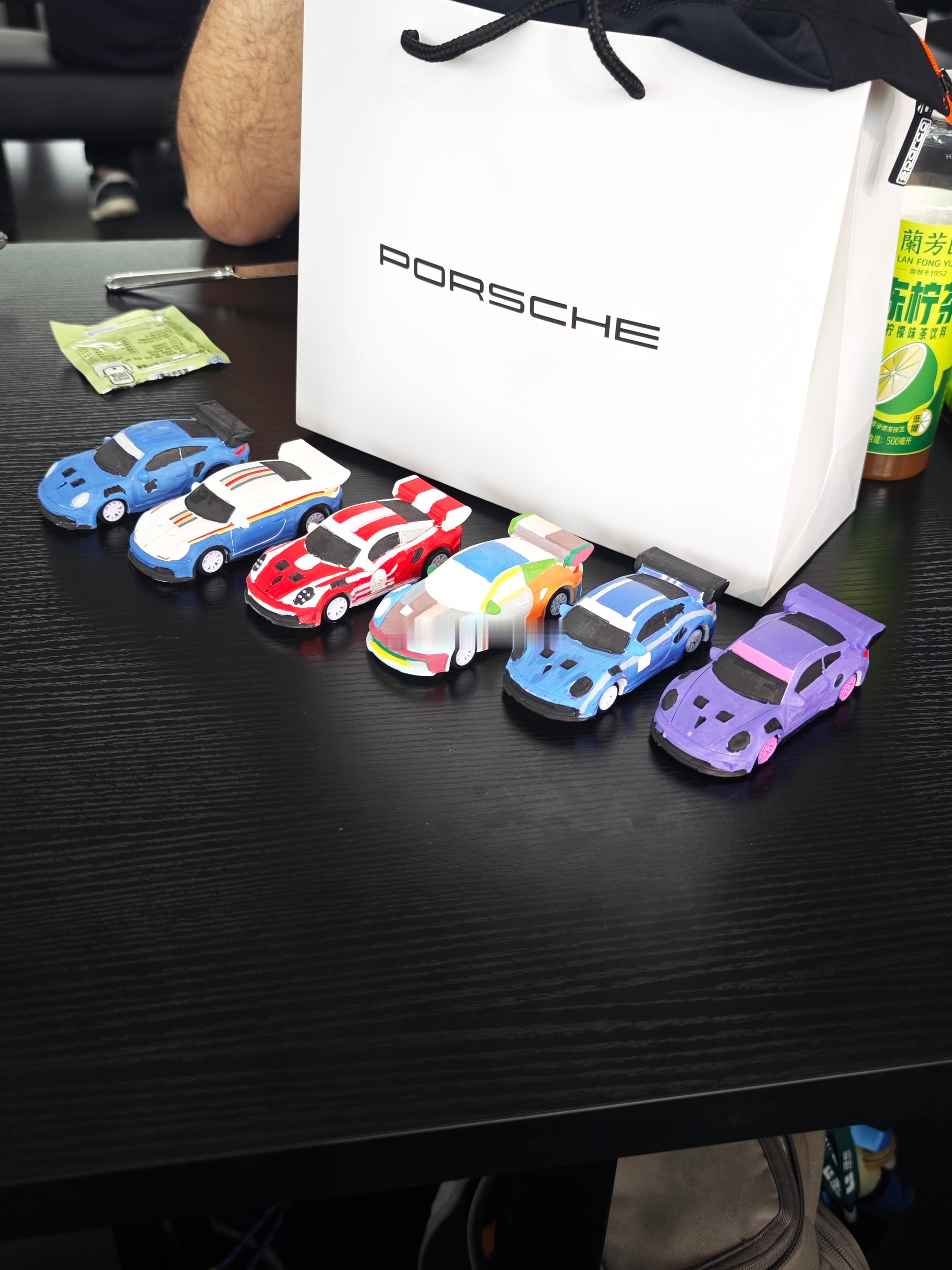 有人在外面聚，有人在屋里聚，总之要“保持车聚”汽场全开亚洲保时捷卡雷拉杯