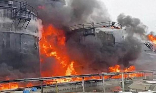 美国没想到，俄罗斯先下手为强，凌晨时刻，俄军不宣而战，炸死 8 名英美军官！
